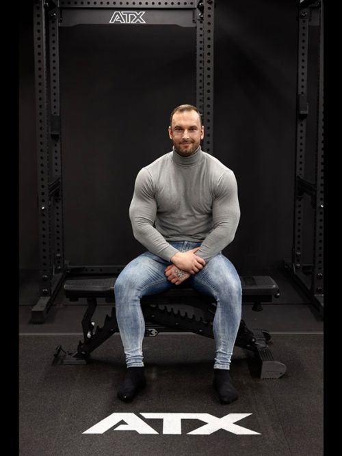 Juho kuvattuna Victory Gymin salilla Juho kuvattuna Victory Gymin salilla